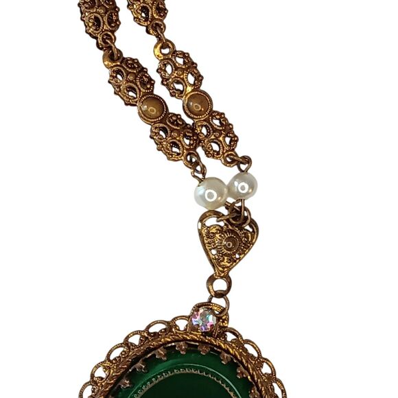 Vintage Green Glass Cameo Iridescent Necklace Goldtone Filigree & Rhinestones - Picture 4 of 16